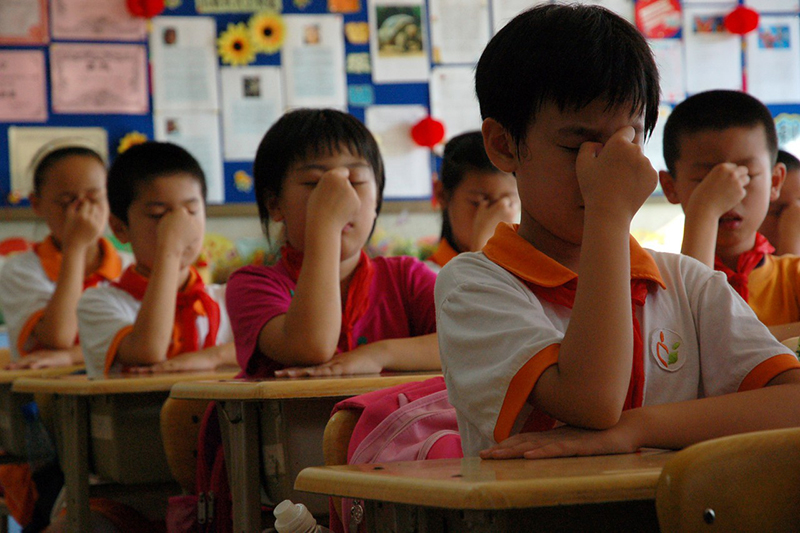 福建：拟禁止小学布置电子作业，预防近视纳入学校、教师考核